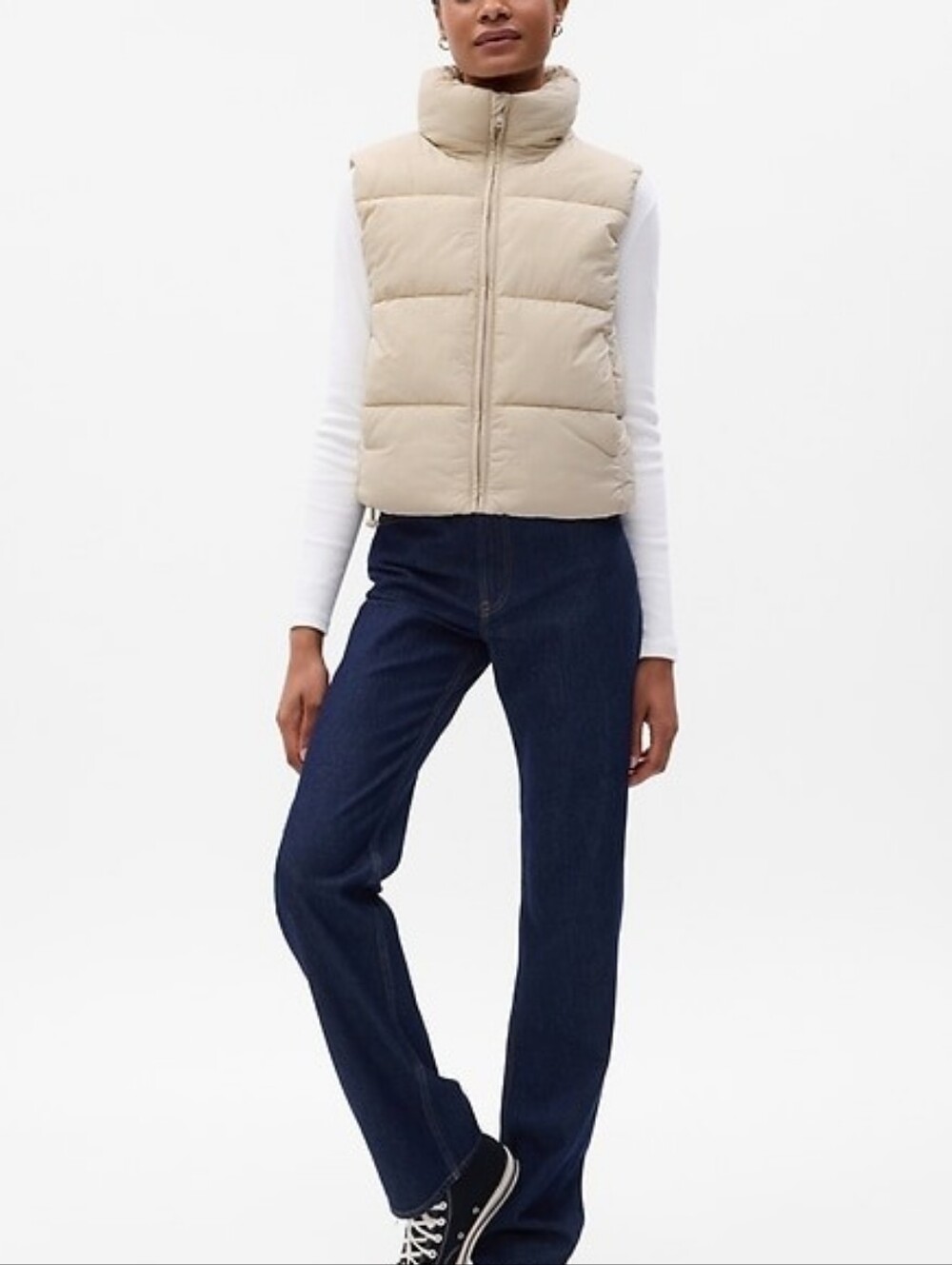 Gap White puffer vest featuring a quilted exterior design high standup collar XL